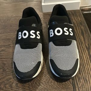 Hugo boss size 3.5 boys shoes